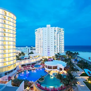 krystal-grand-punta-cancun.quintano-roohotels.com/