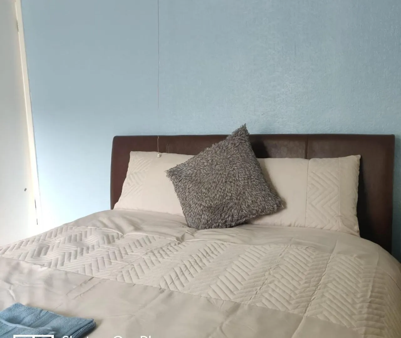Nice 2 Bedroom House Near City Hospital contacts